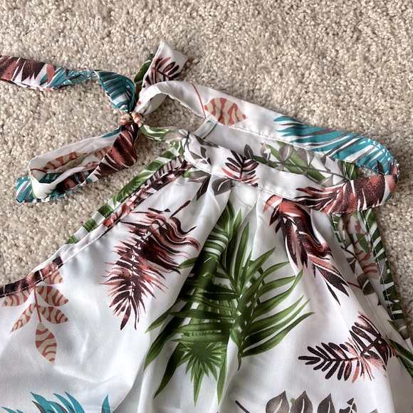 🌟 SHEIN | Leaf Print Halter Top - Picture 4 of 8